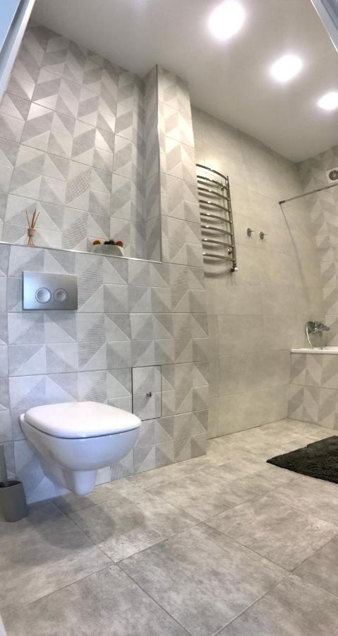 Затишні Та Просторі Апартаменти В Новобудові Ternópil Exterior foto